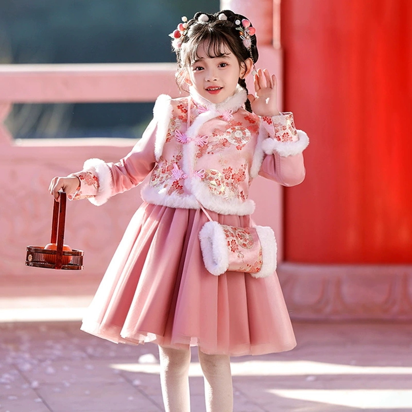 女童旗袍裙冬季国风连衣裙2026新款儿童加绒汉服小女孩新年拜年服