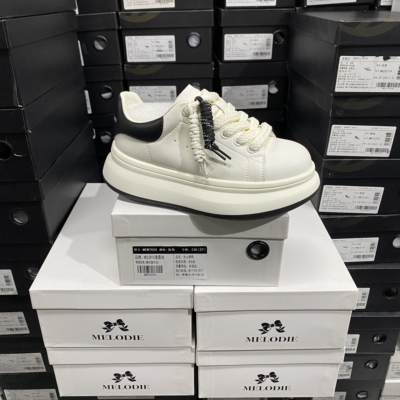 实体专柜意大利设计师轻奢品牌C牛皮植绒编织挂饰面包鞋7225米黑