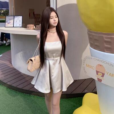 香槟色吊带连衣裙女秋冬小个子纯欲蓬蓬裙名媛气质收腰a字短裙子