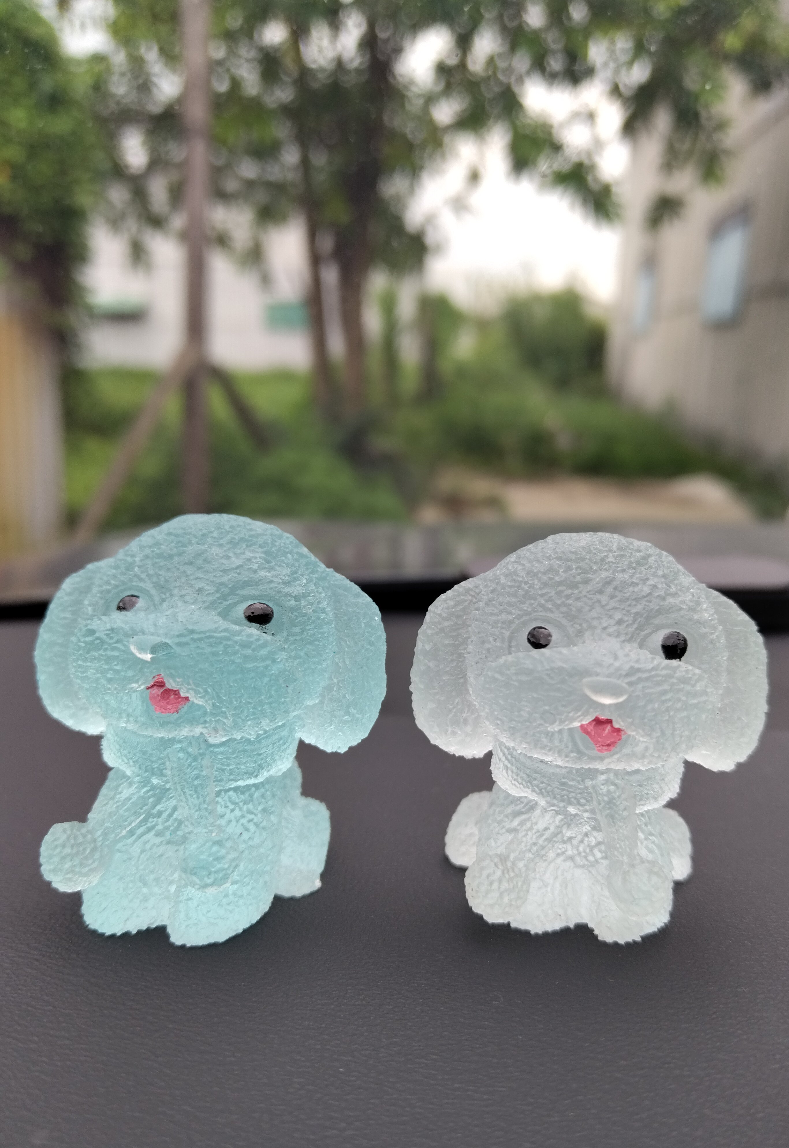 特色小狗装饰摆件可爱创意玩具车载车挂仿水晶办公书桌情侣赠品