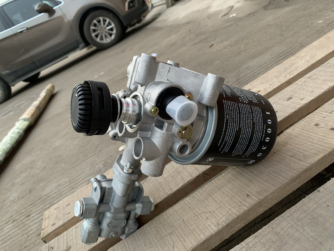 徐工吊车配件 原厂干燥罐总成 带四回路，xCT25 40kc等通用,五金/工具,其他起重工具,淘宝优惠券,粉丝福利购,淘宝优惠卷