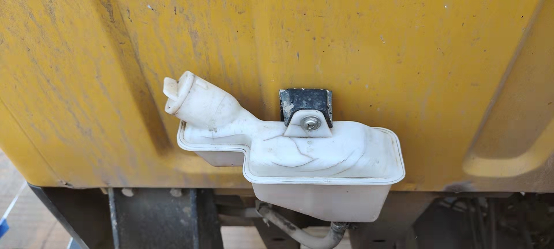 徐工吊车驾驶室离合器油壶25k