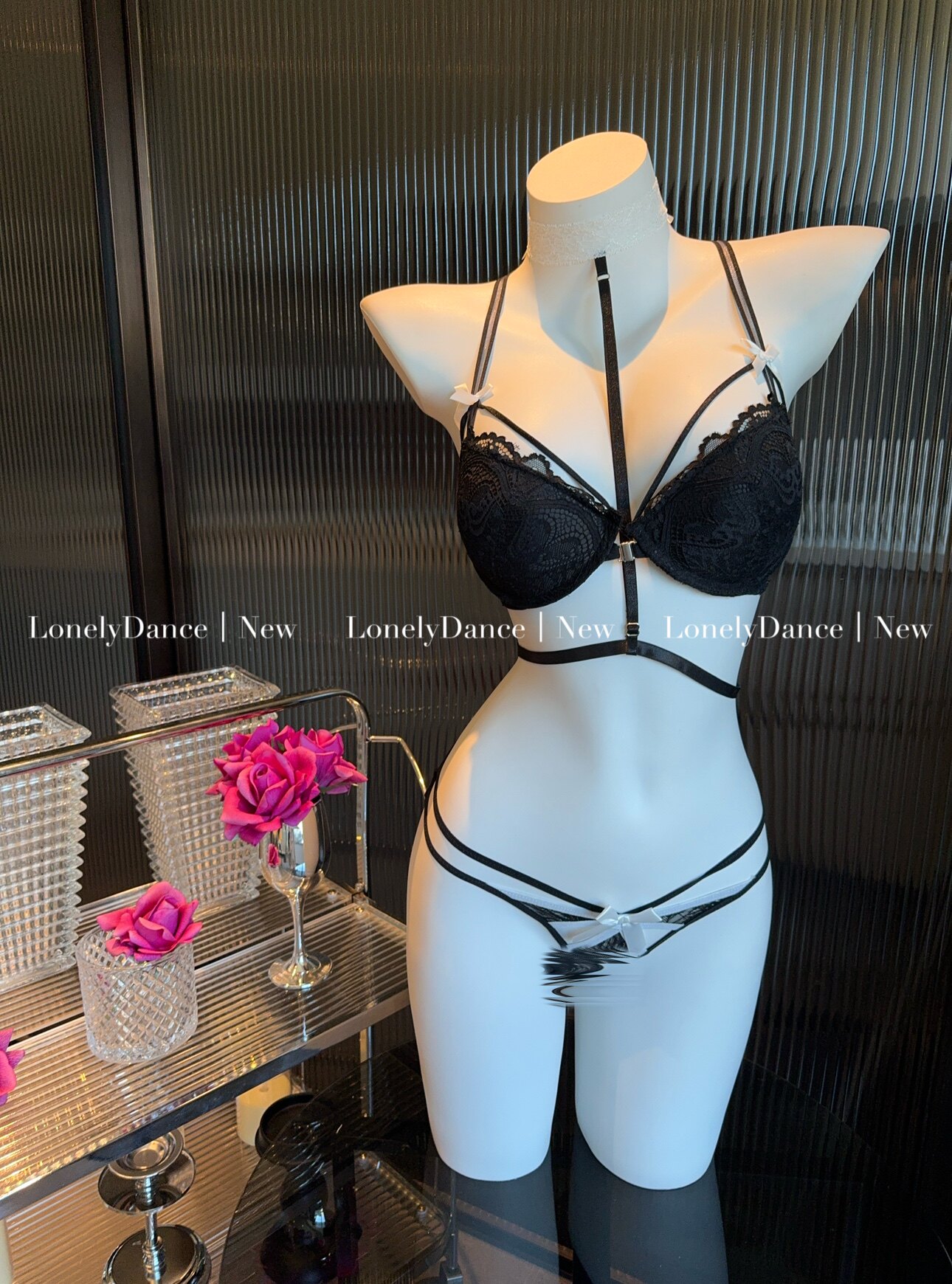 Lonelydance感觉至上*气质性感挂脖蕾丝前扣内衣聚拢文胸套装女