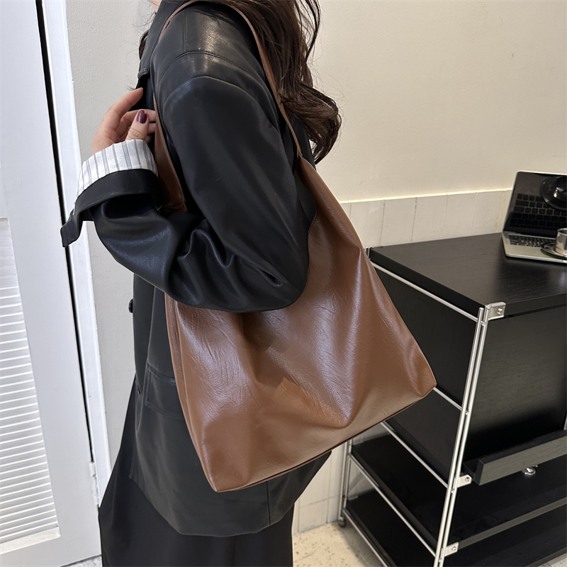 新款秋冬上班通勤复古百搭大包