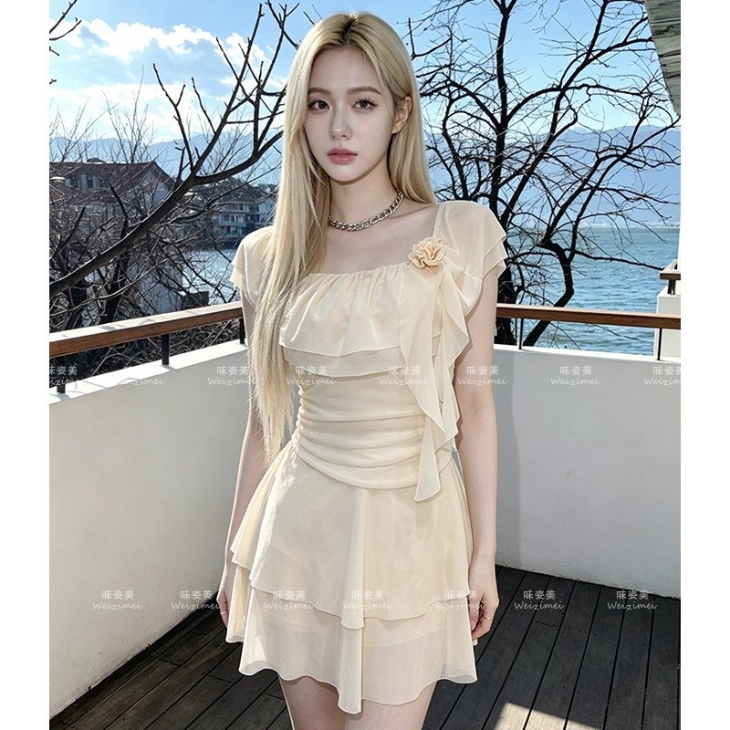 夏季绝美法式纯色连体泳衣女2026夏新款遮肚显瘦高级感性感游泳装