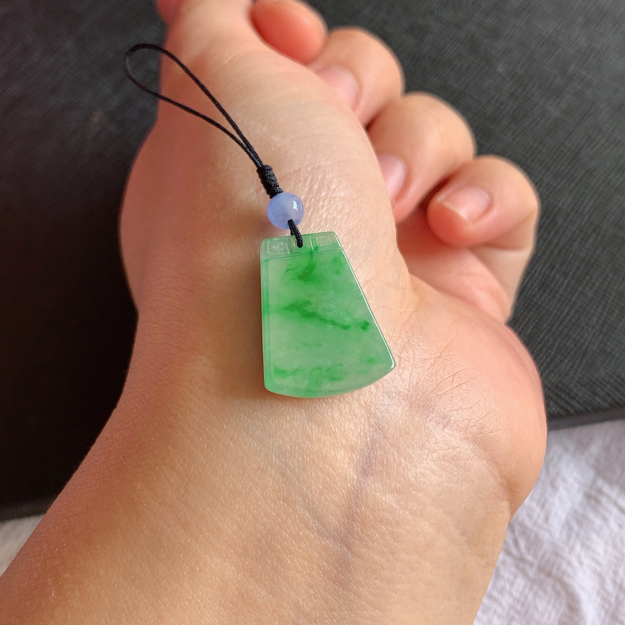 缅甸天然A货翡翠冰糯种飘阳绿无事牌吊坠老坑翡翠阳绿无事牌挂件