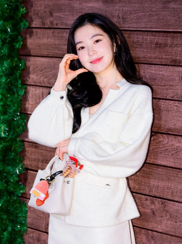 裴珠泫同款法式v领白色小香风外套女新款羊毛高级感宽松上衣套装