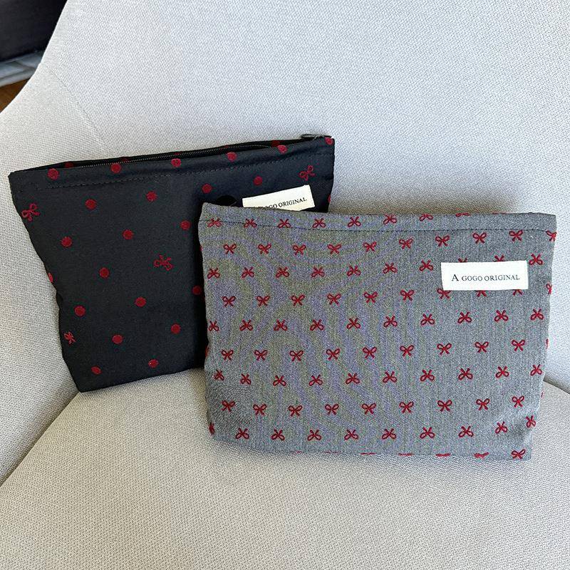 简约小领结布艺化妆包便携护肤品收纳包旅行手拿洗漱内胆包内衣袋