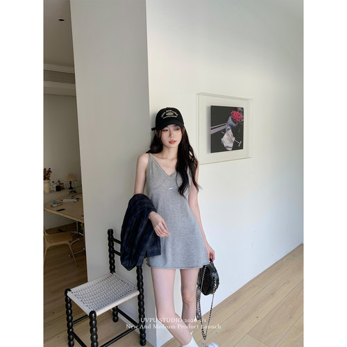 UVPU灰色V领无袖宽松连衣裙