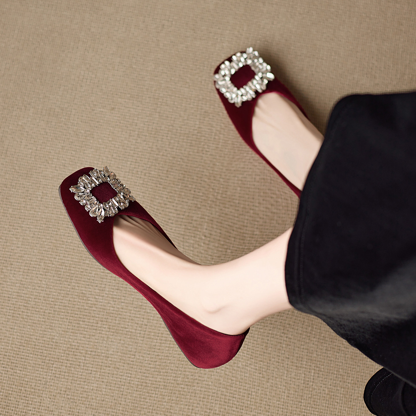 巨好看水钻红色绝美小单鞋一脚蹬2026新款春季法式方头浅口平底鞋