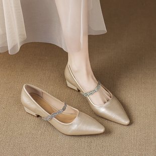 巨好看玛丽珍水钻2026新款春款复古粗跟尖头浅口绝美单鞋女不累脚