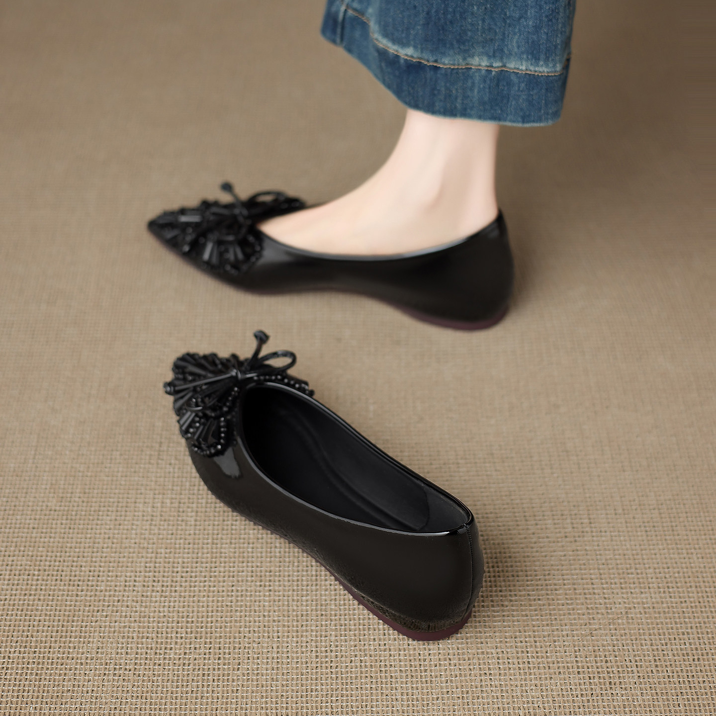 黑色平底工作鞋2026春夏新款气质巨好看绝美单鞋女不累脚尖头浅口