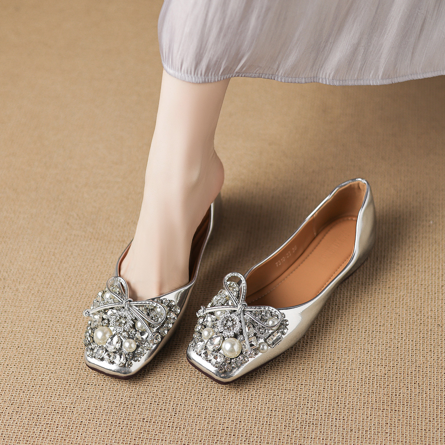 法式复古银色平底鞋2026新款春浅口单鞋女不累脚一脚蹬女鞋配裙子