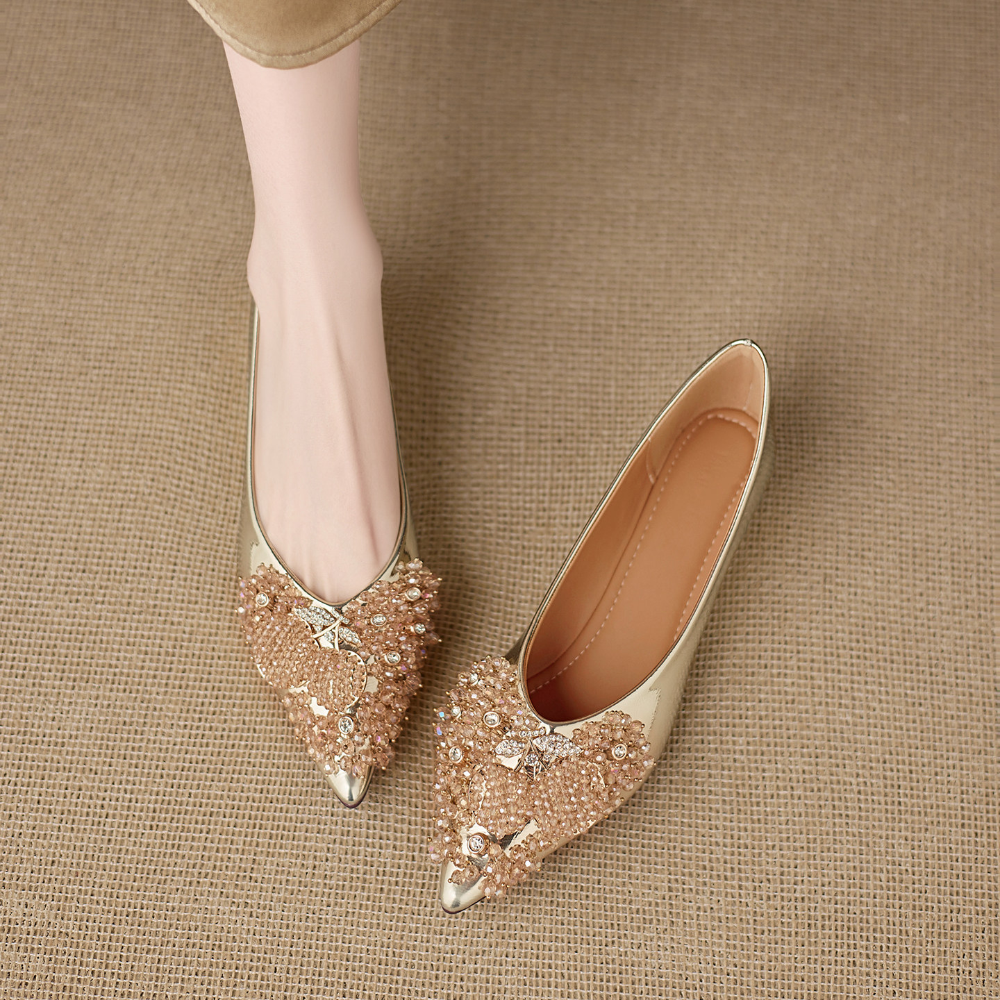 气质水钻串珠绝美单鞋女不累脚巨好看2026春夏复古尖头浅口平底鞋