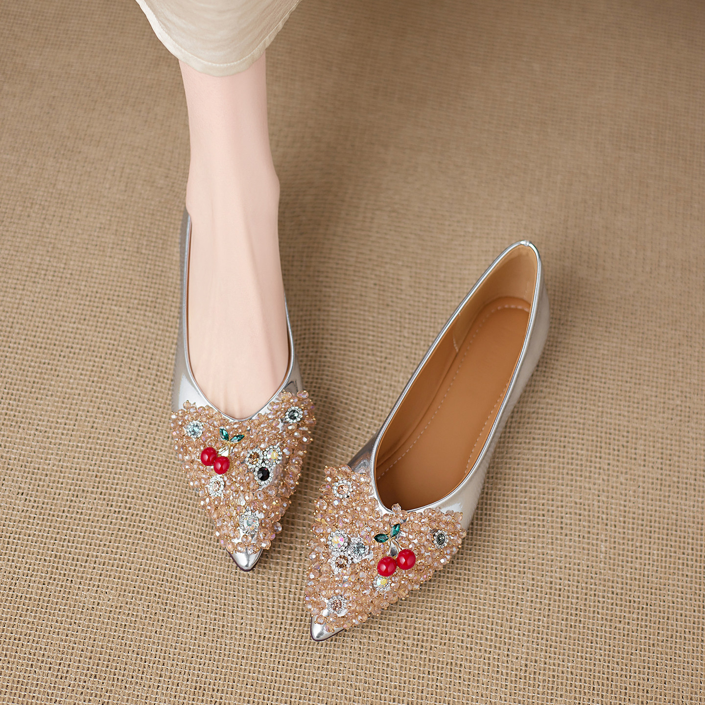 银色串珠气质绝美小单鞋女巨好看2026春夏季尖头浅口一脚蹬平底鞋