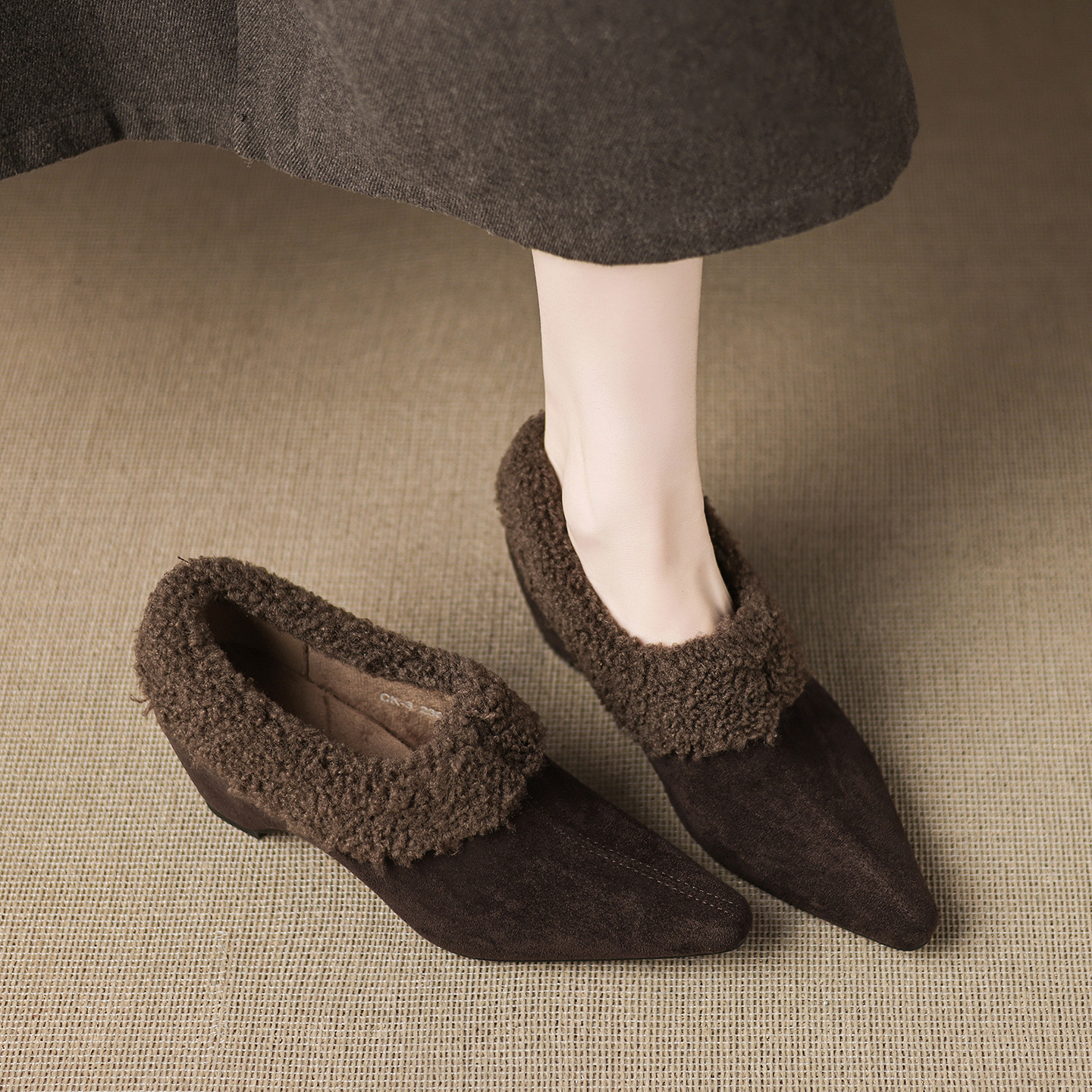 巨好看内增高鞋子女冬季加绒毛毛鞋女士深口一脚蹬绝美单鞋不累脚