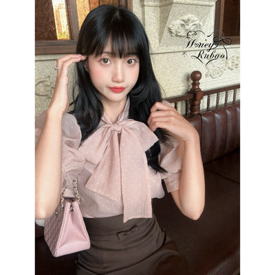 honeyrubao温柔肉桂粉波点纱朦胧感蝴蝶结绑带泡泡袖衬衫