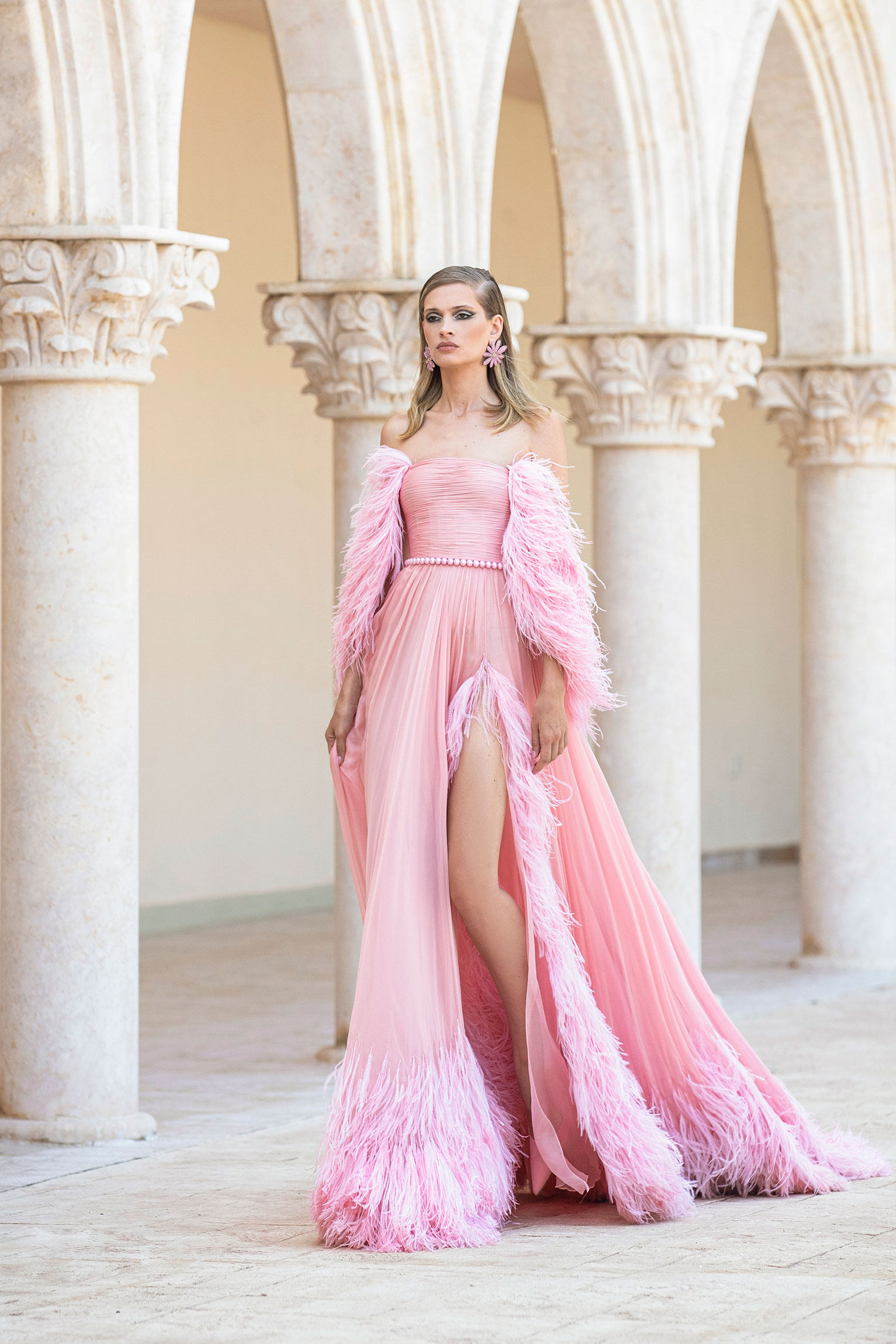 Georges Hobeika 粉色羽毛雪纺一字肩开叉年会晚礼服敬酒服订婚服