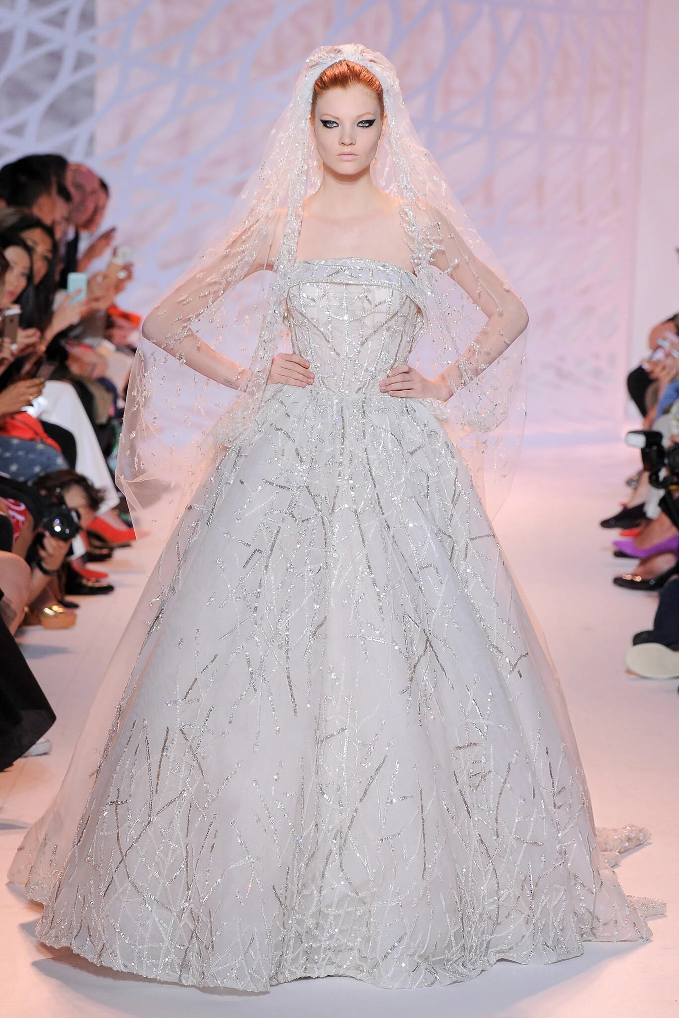 zuhair murad 抹胸奢华长拖尾大头纱新娘酒店高端婚礼主婚纱2025