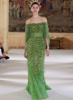 Tony Ward 绿色一字肩中袖修身鱼尾裙手工花瓣珠串流苏红毯晚礼服