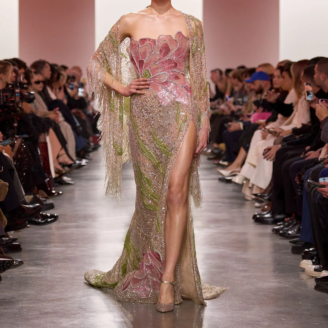 Elie Saab 修身鱼尾抹胸披肩两件套花瓣钉珠开叉红毯晚礼服迎宾服