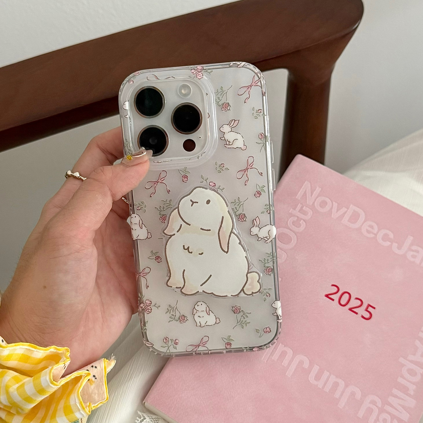 IMD透明淡粉碎花兔子清新时尚手机壳适用iphone16promax大孔防摔苹果15趣味可爱女生14亮面13支架个性小众ins
