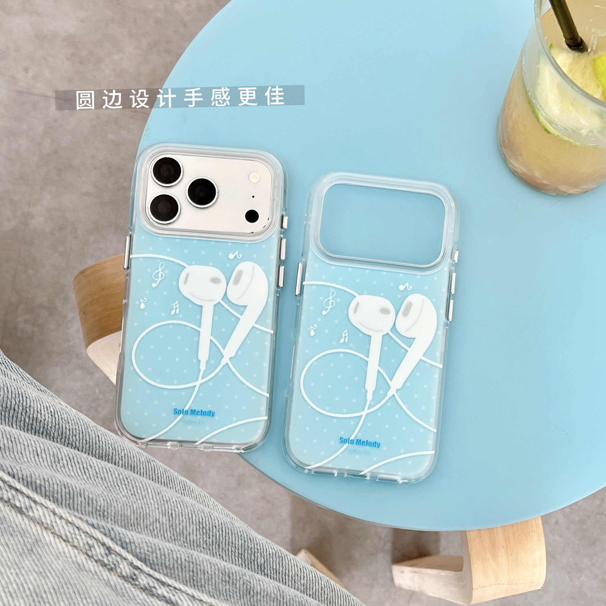 圆弧气囊IMD韩系清新简约蓝色波点有线耳机插画手机壳适用iPhone17promax大孔防摔苹果16磨砂15趣味14创意13