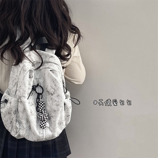 轻便日系新款 简约书包旅行大学生高中生初中生双肩包大容量背包女