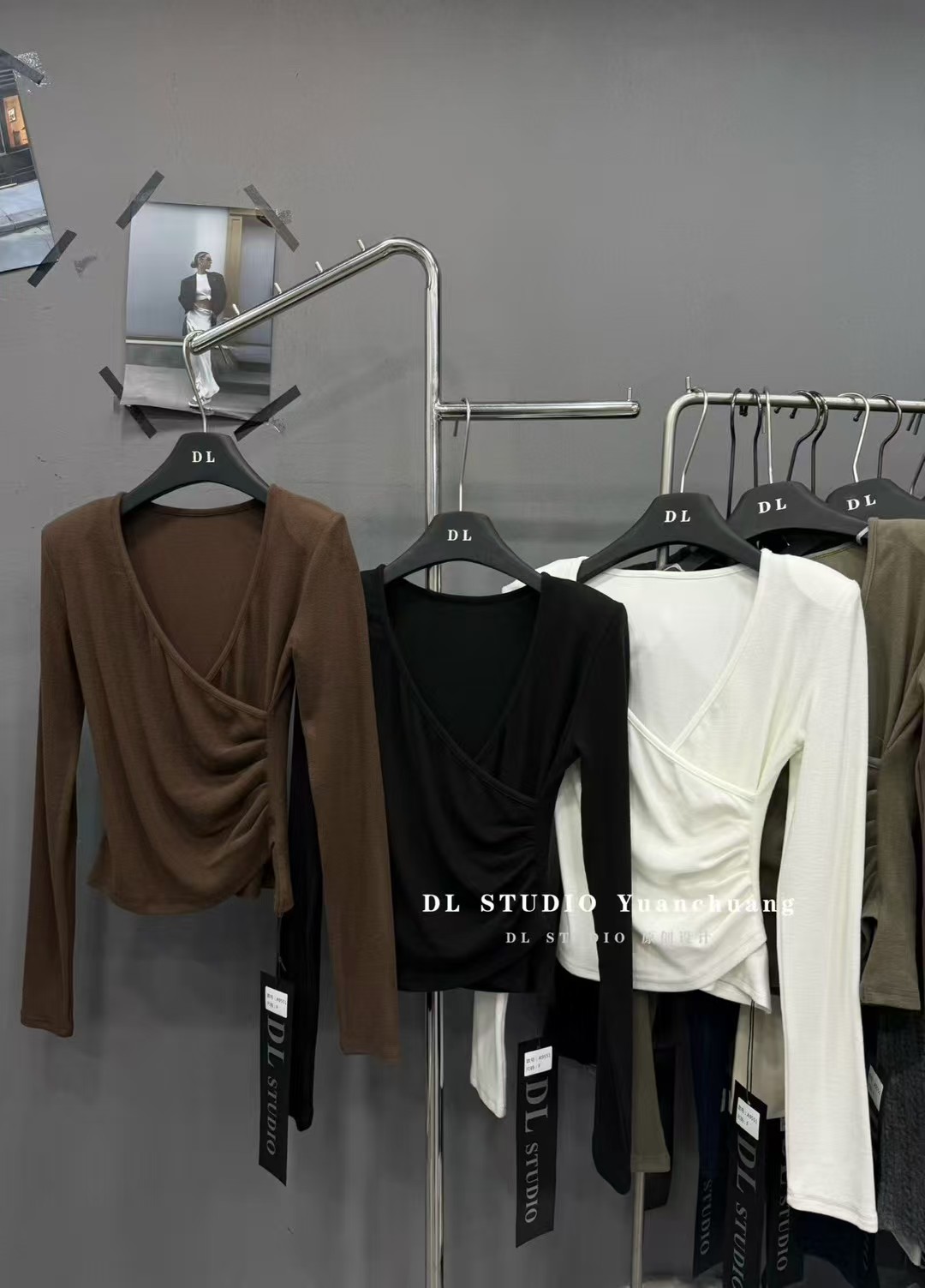 十三行秋冬新款性感交叉V领长袖打底衫不规则收腰显身材磨毛上衣