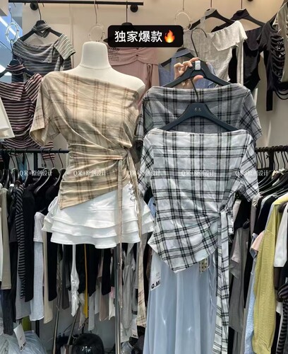 2026夏季新款韩版时尚百搭格子一字肩短袖T恤女修身显瘦上衣女