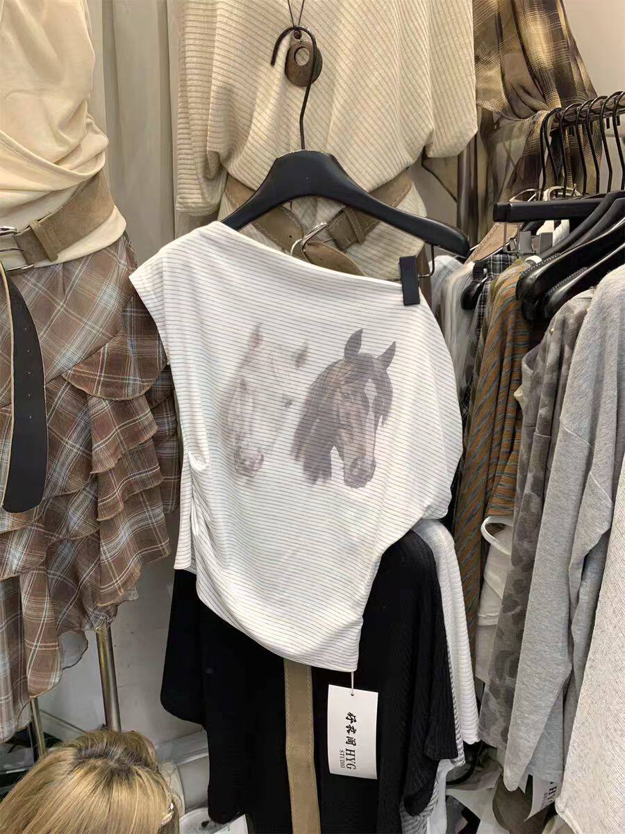 2026夏韩版一字领斜领露肩马头印花侧压褶收腰显瘦辣妹短袖条纹T