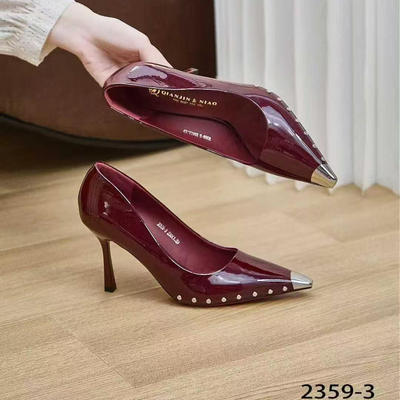 尖头金属防踢头酒红色高跟鞋