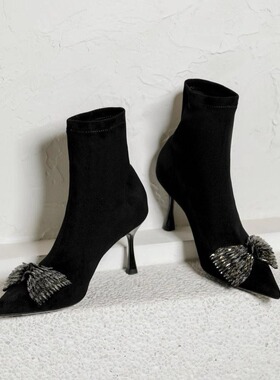 一代佳人26B893蝴蝶结尖头细跟短靴女黑色弹力靴气质高跟袜靴