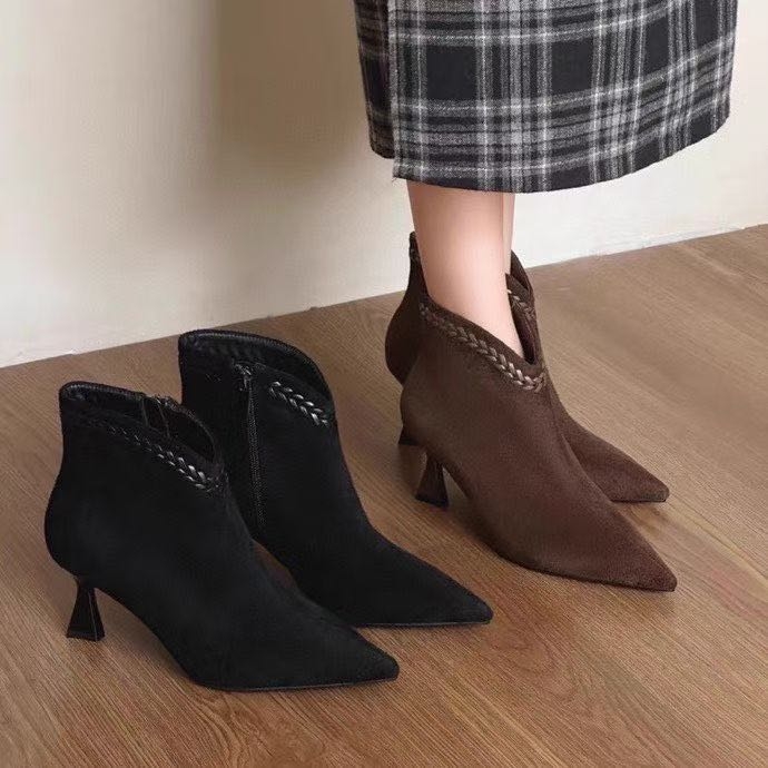 一代佳人尖头细跟短靴女冬季绒面瘦瘦靴中跟时装靴舒适百搭6公分