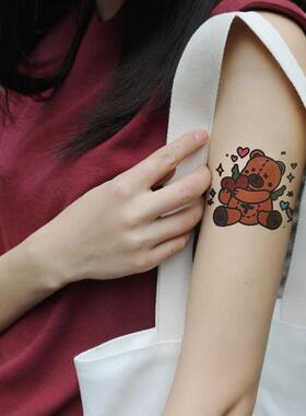 玩味TATTOO熊抱爱心原创纹身贴