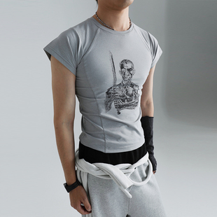 JohariWIndow 紧身持刀战士图案T恤
