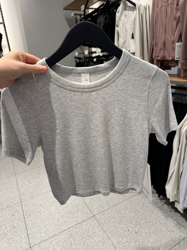 澳洲lululemon  Hold Tight 纯色休闲透气紧身短款短袖 T恤 女款
