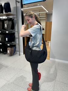 Lululemon Shoulder Bag 新款女黑色大号13L新款牛角包肩带斜挎包