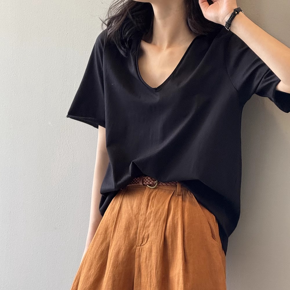 黑色短袖t恤女洋气法式显瘦V领卷边上衣夏季新款简约宽松套头小衫