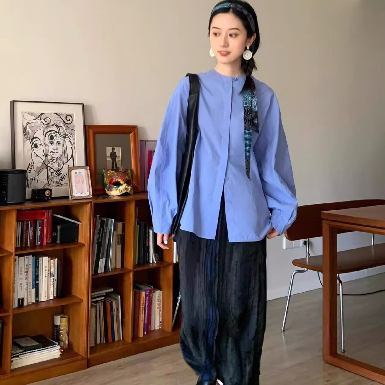 港风隐藏扣立领蓝色灯笼袖衬衫