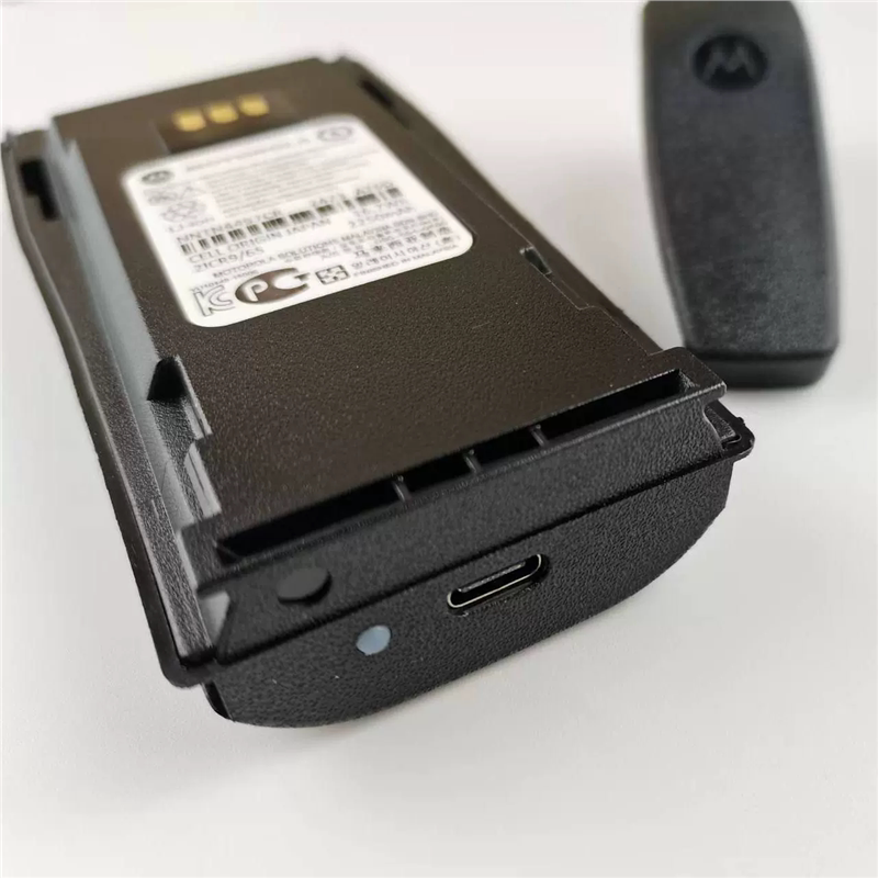 适用摩托罗拉GP3688 GP3188 XIR P3688对讲机配件 锂电电池带腰夹