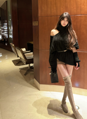 M900高级感黑色斜肩针织毛衣女秋冬慵懒风不规则纯欲气质露肩上衣