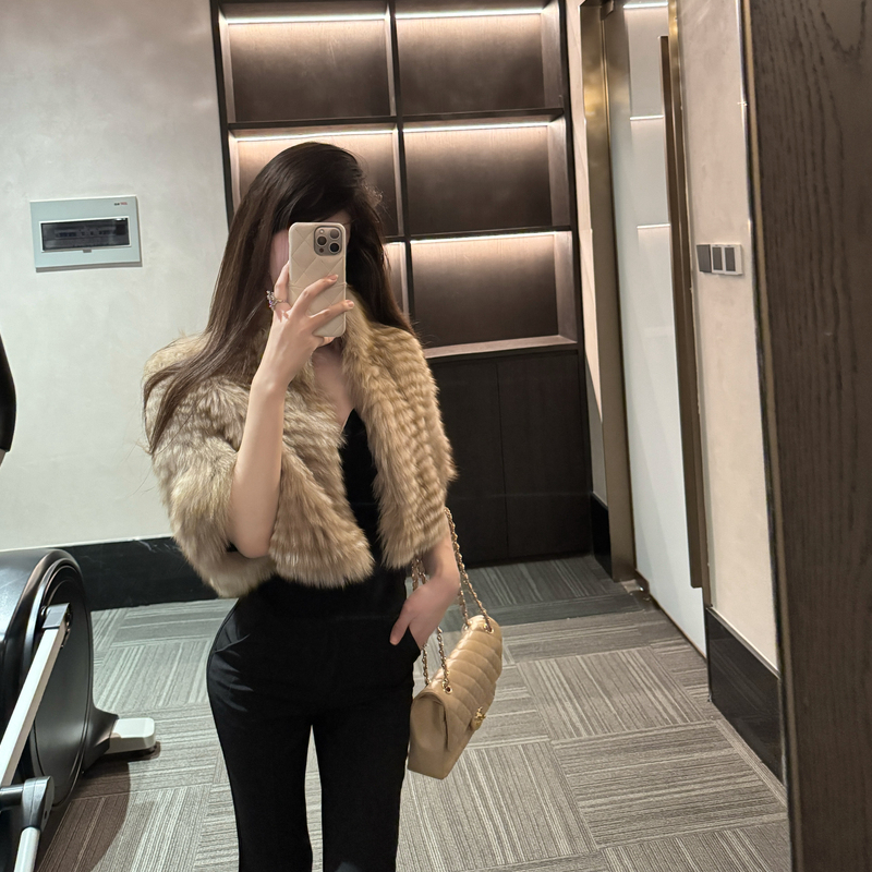 M900皮草外套女2025年新款洋气毛毛狐狸毛短款年轻款高级感小个子