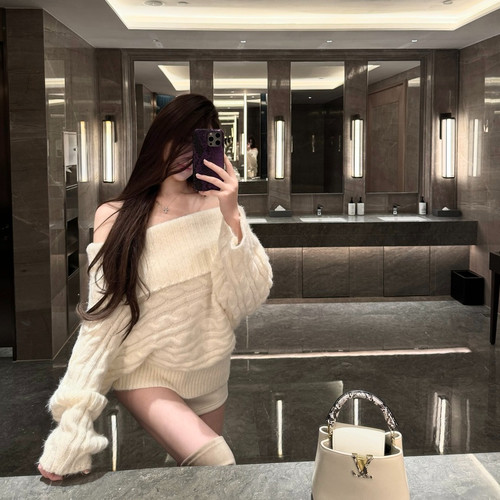 M900毛衣女2025新款冬季穿搭白色慵懒高级感针织一字肩宽松小个子