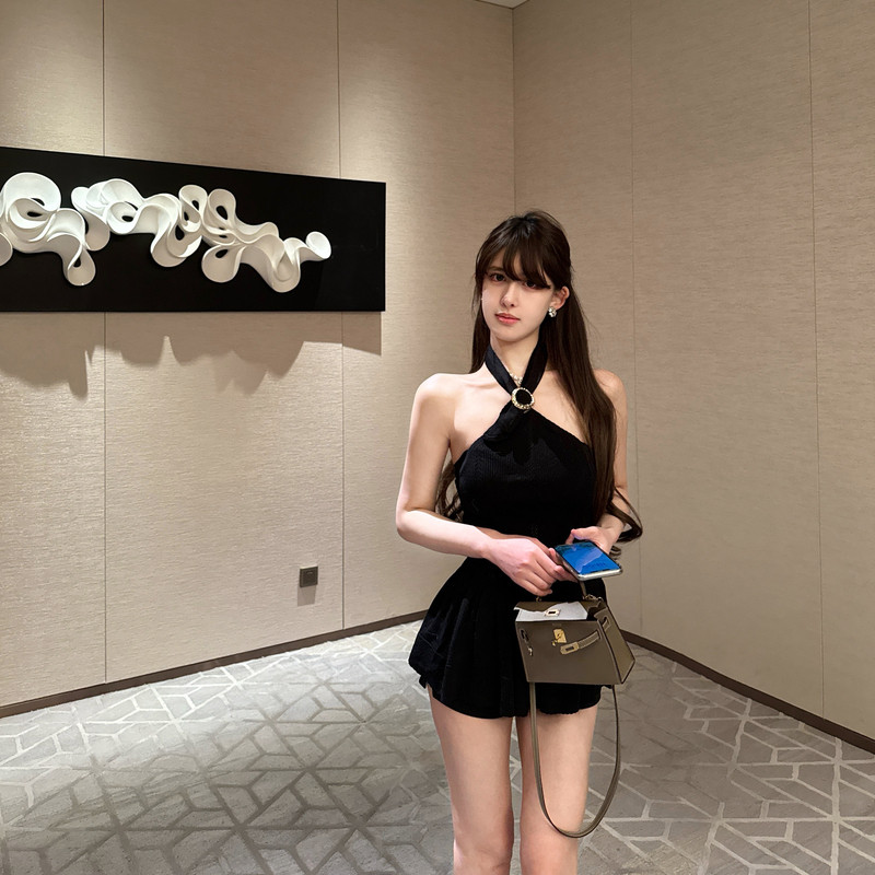 M900黑色金属扣挂脖背心裙女2026新款收腰荷叶边辣妹纯欲背心,女装/女士精品,背心吊带,淘宝优惠券,粉丝福利购,淘宝优惠卷