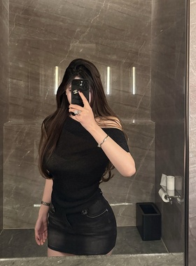 M900一字肩上衣t恤女短袖2026新款夏季黑色体恤斜肩体恤露肩短款