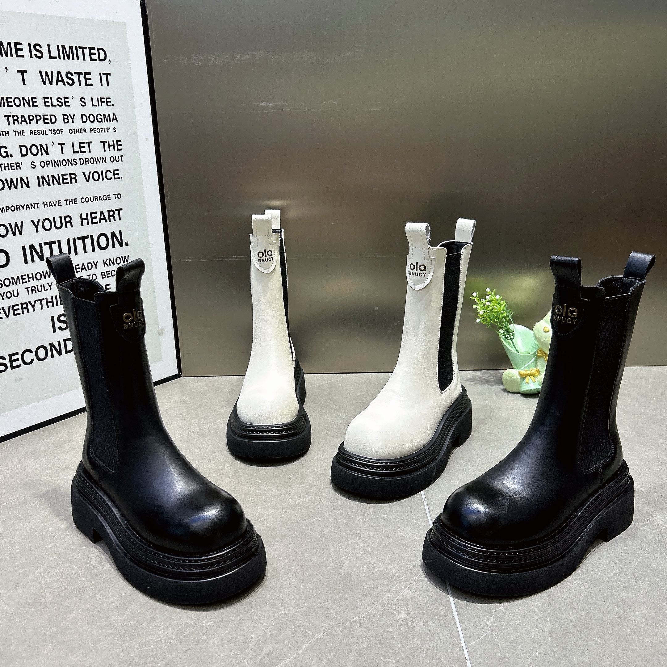 ins风网红爆款经典厚底烟筒靴中筒马丁靴女显腿长秋季新款短靴子