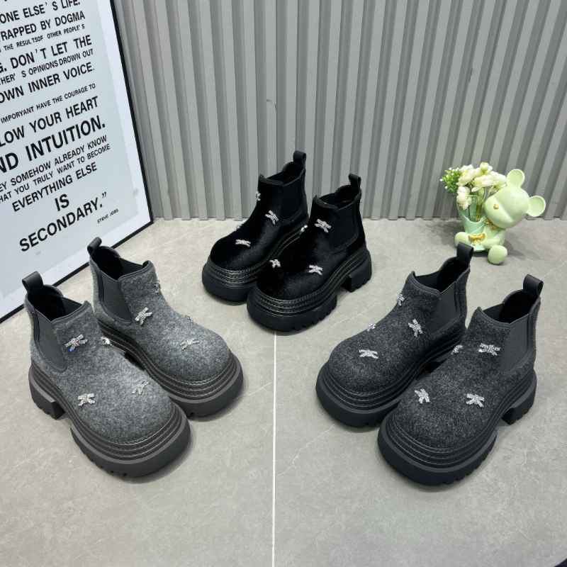 欧货2025新款毛呢蝴蝶水钻靴