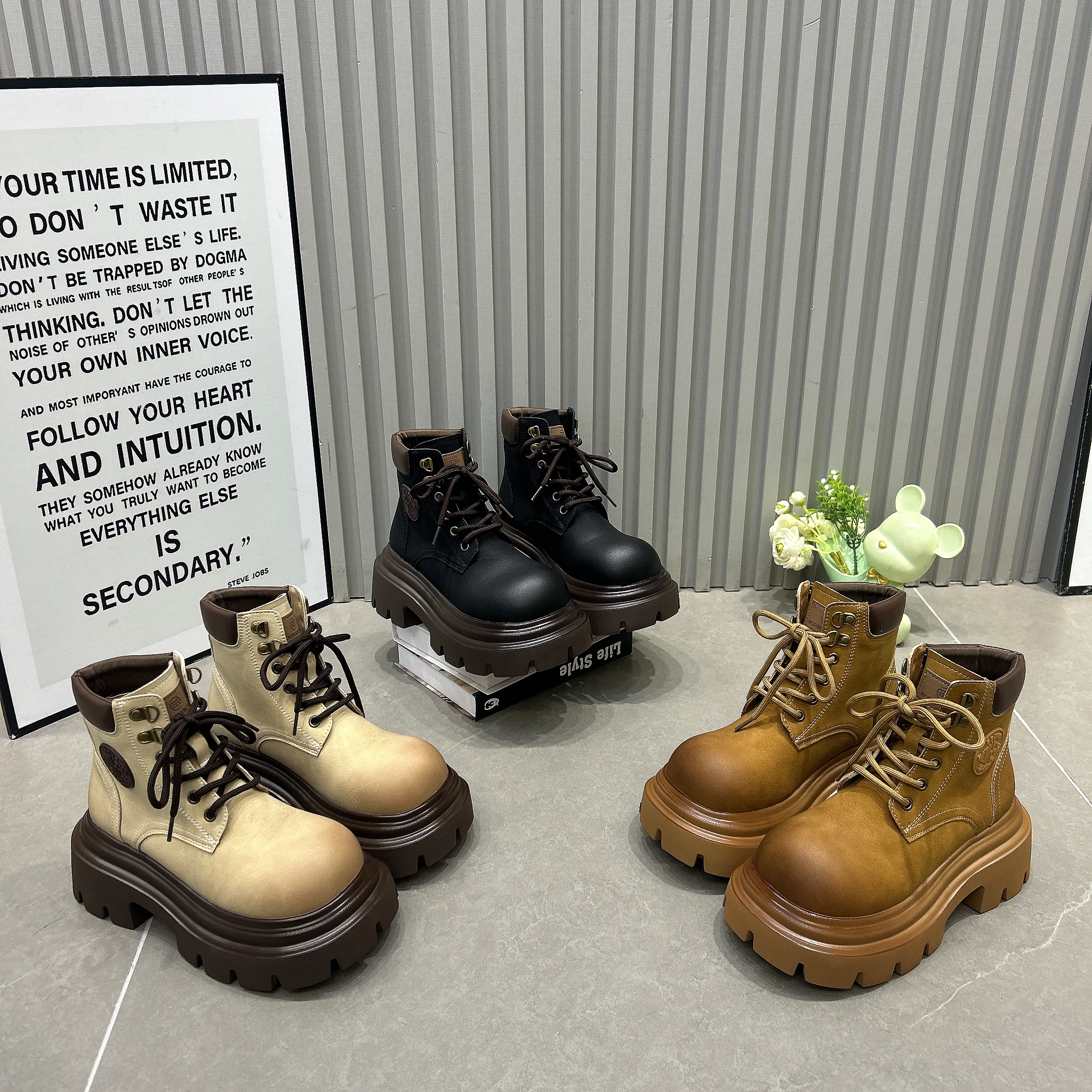 加绒户外工装马丁靴短靴2025新款百搭运动休闲鞋拼色撞色超轻潮鞋