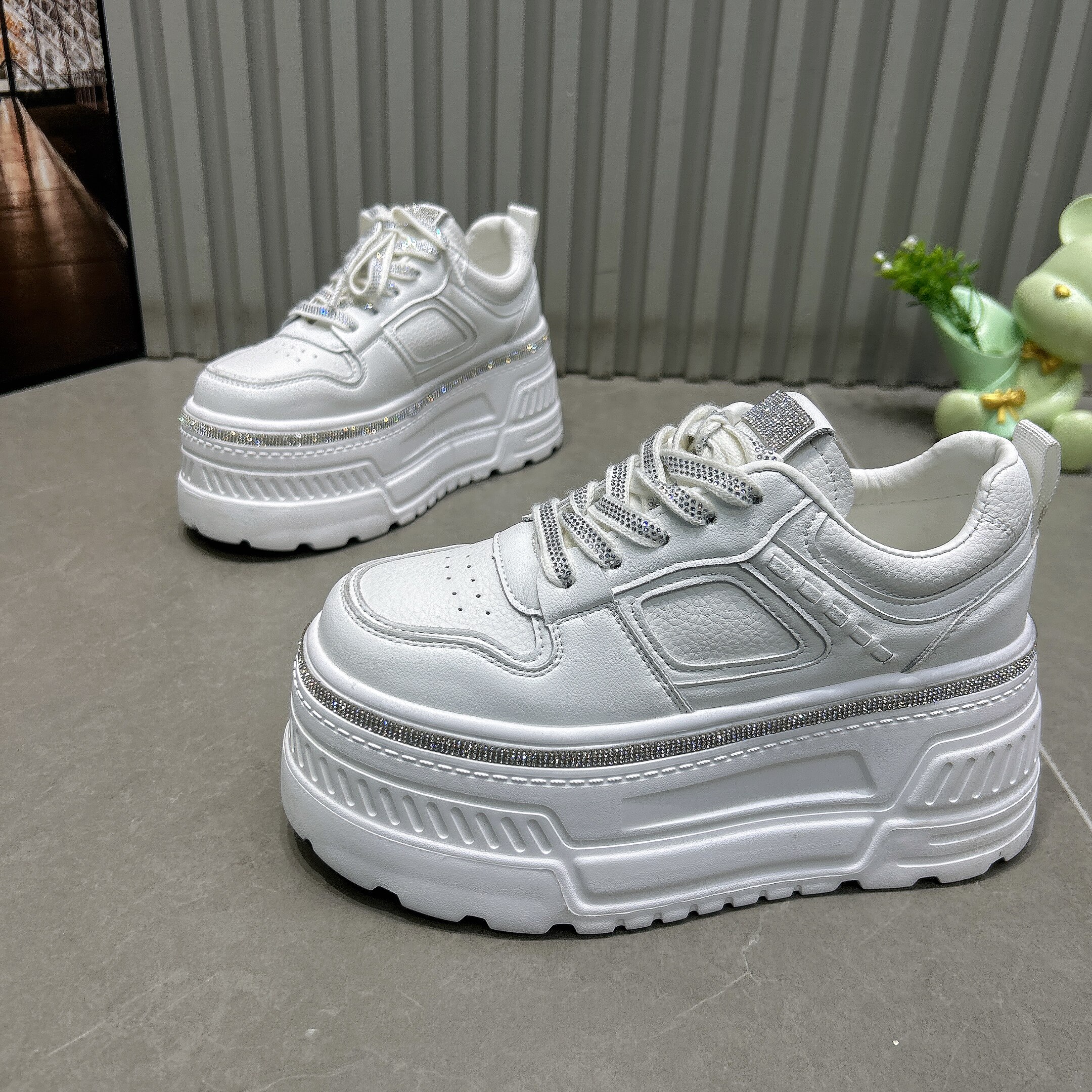 欧货水钻2026春新款厚底增高7cm小白鞋女网面秀气小个子休闲鞋潮